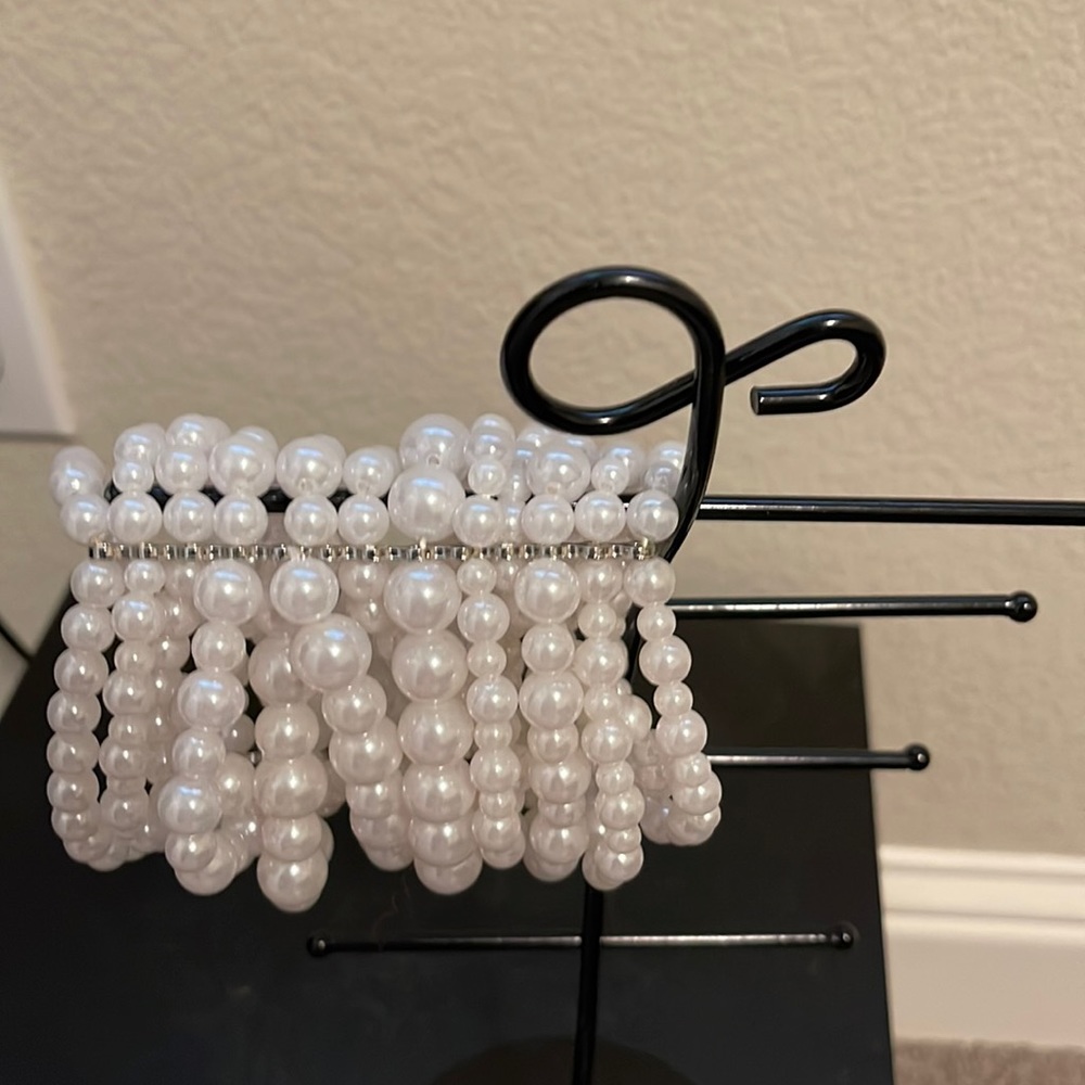 White pearl brackets with silver